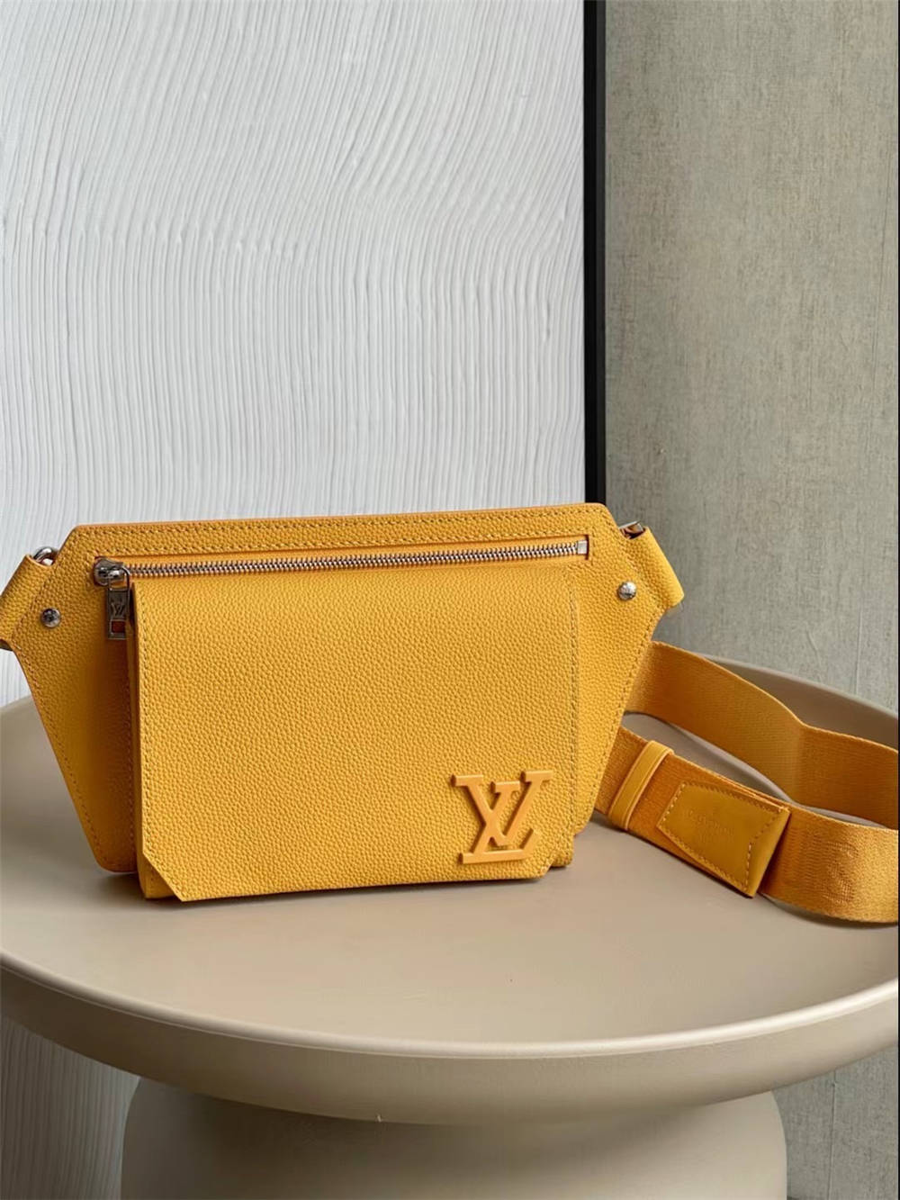 Louis Vuitton NEW SLING  M21419  size：30x16x3cm 2025 new 